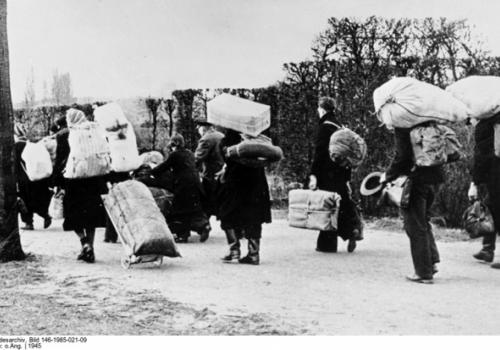 Refugiados europeos en 1945 Bundesarchiv